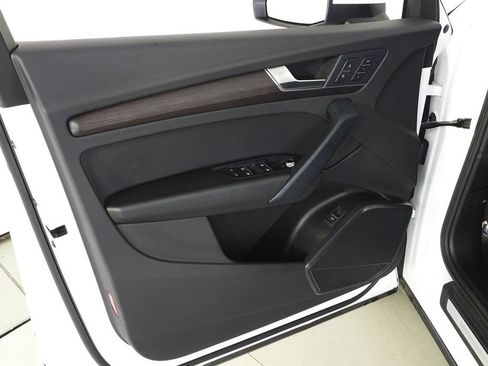 Used 2023 Audi Q5 2.0T Premium w/ Convenience Package image 11