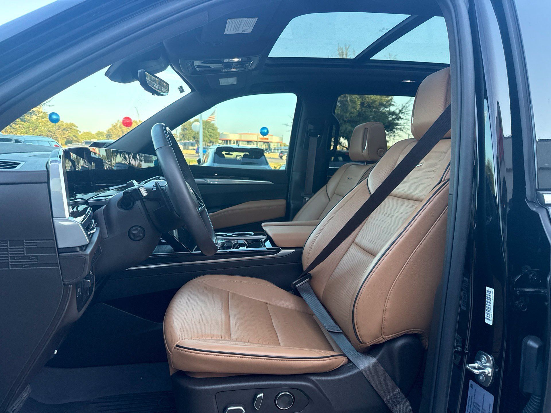 Used 2025 Cadillac Escalade Premium Luxury w/ LPO, Floor Liner Package AWD/4WD image 7