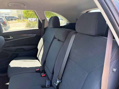 Used 2020 Kia Sorento FWD V6 image 33