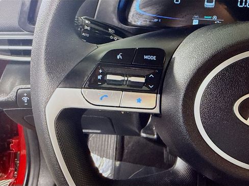 Used 2025 Hyundai Elantra SE image 14