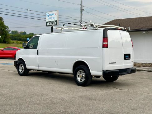 Used 2018 Chevrolet Express 2500 Extended RWD image 5