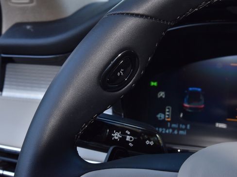 Certified 2025 Lincoln Corsair AWD w/ Equipment Group 101A image 23