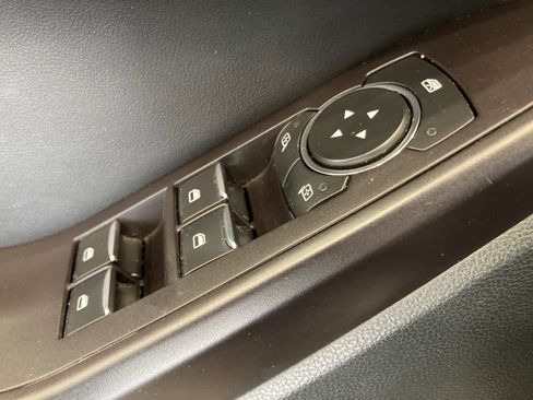 Used 2020 Ford Explorer XLT w/ Comfort Package image 11