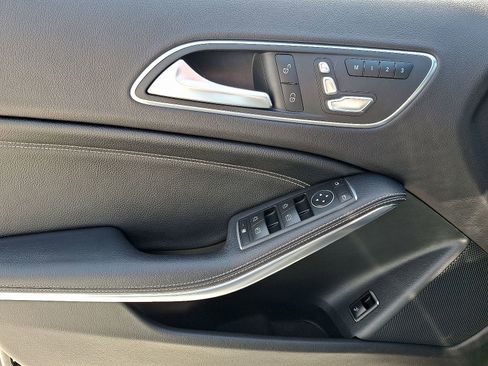 Used 2018 Mercedes-Benz GLA 250 image 12