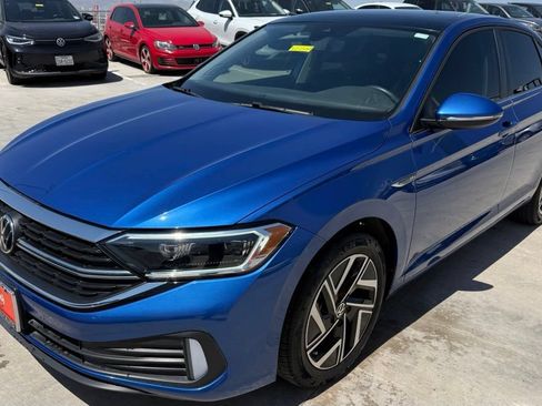 Used 2024 Volkswagen Jetta SEL FWD image 3