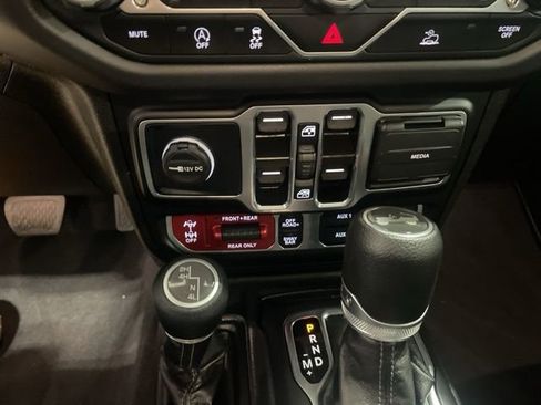 Used 2025 Jeep Wrangler Unlimited Rubicon image 16