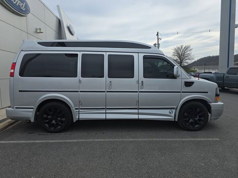 Used 2021 Chevrolet Express 2500 LS w/ Enhanced Convenience Package RWD image 2