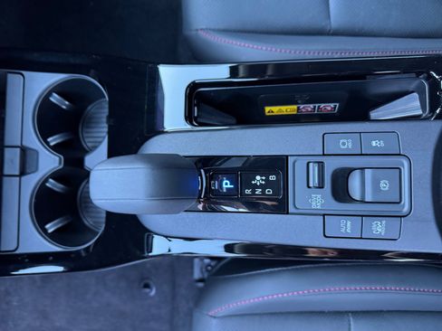 Used 2024 Toyota Prius Prime Premium image 15