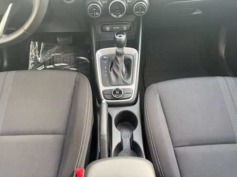 Used 2025 Hyundai Venue SEL FWD image 10