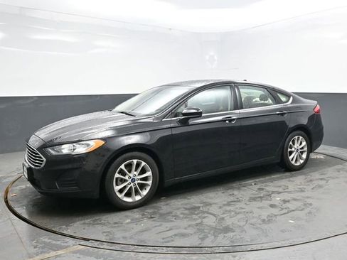 Used 2019 Ford Fusion SE FWD image 3