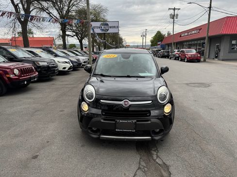 Used 2014 FIAT 500L Trekking w/ Popular Equipment Group FWD image 2