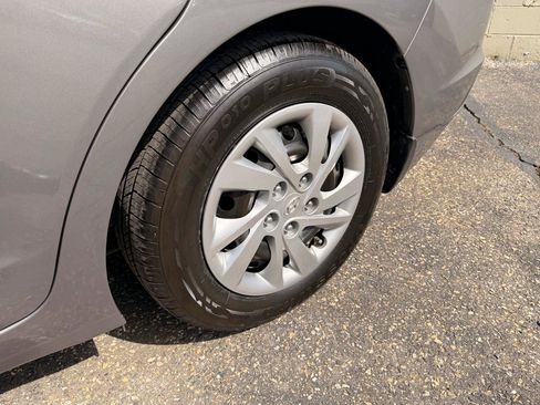 Used 2020 Hyundai Elantra SE w/ Convenience Package (C2) image 14