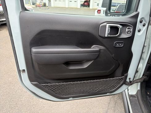 Used 2024 Jeep Wrangler Unlimited AWD/4WD image 12