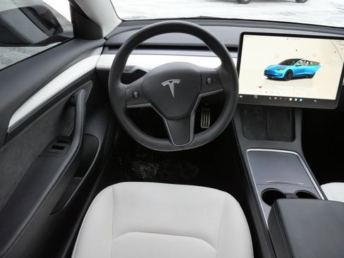 Used 2023 Tesla Model 3 Performance image 9