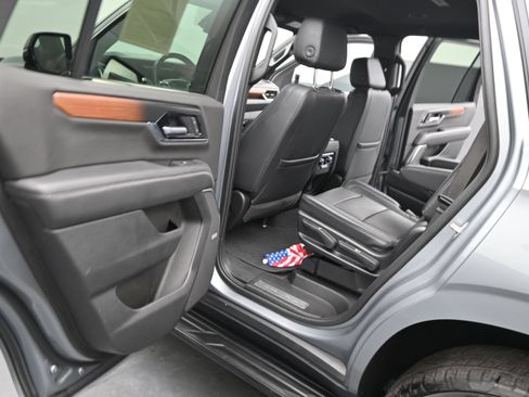 Used 2025 GMC Yukon Denali RWD image 16