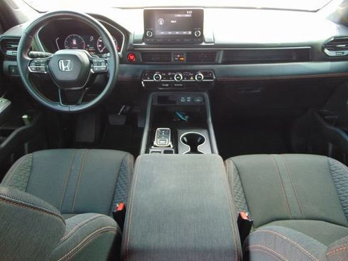 Used 2025 Honda Pilot Sport image 22