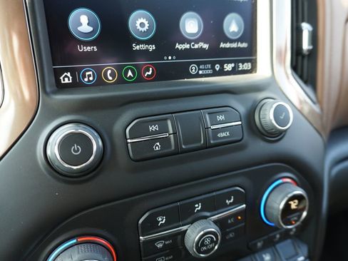 Used 2022 Chevrolet Silverado 1500 High Country w/ Technology Package image 17