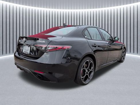 Used 2024 Alfa Romeo Giulia Veloce image 7