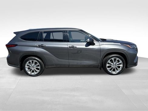 Used 2023 Toyota Highlander Limited image 7