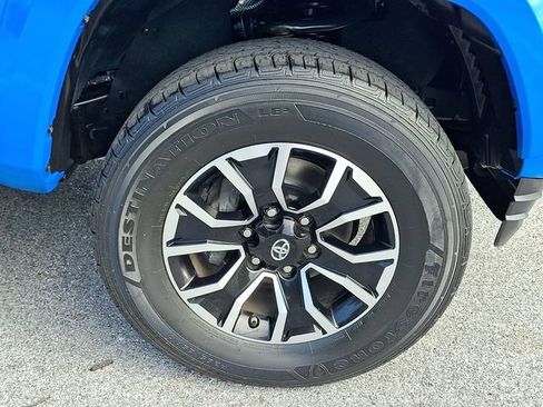 Certified 2020 Toyota Tacoma TRD Sport AWD/4WD image 8