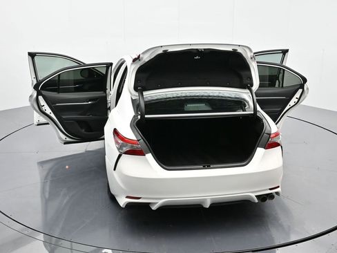 Used 2018 Toyota Camry SE w/ Moonroof Package image 49