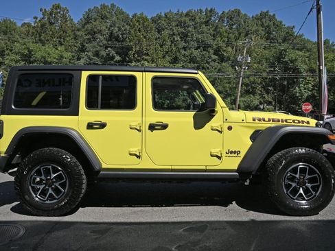 Used 2024 Jeep Wrangler Unlimited Rubicon AWD/4WD image 7