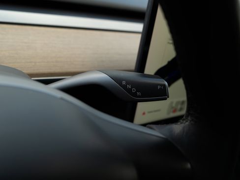 Used 2021 Tesla Model 3 Standard Range Plus image 23