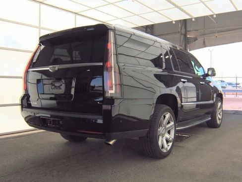 Used 2019 Cadillac Escalade ESV Luxury AWD/4WD image 3