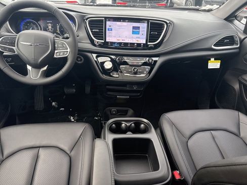 New 2026 Chrysler Pacifica Select image 11