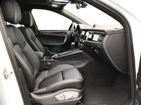 Certified 2025 Porsche Macan AWD/4WD image 50