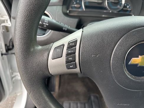 Used 2011 Chevrolet HHR LT FWD image 8