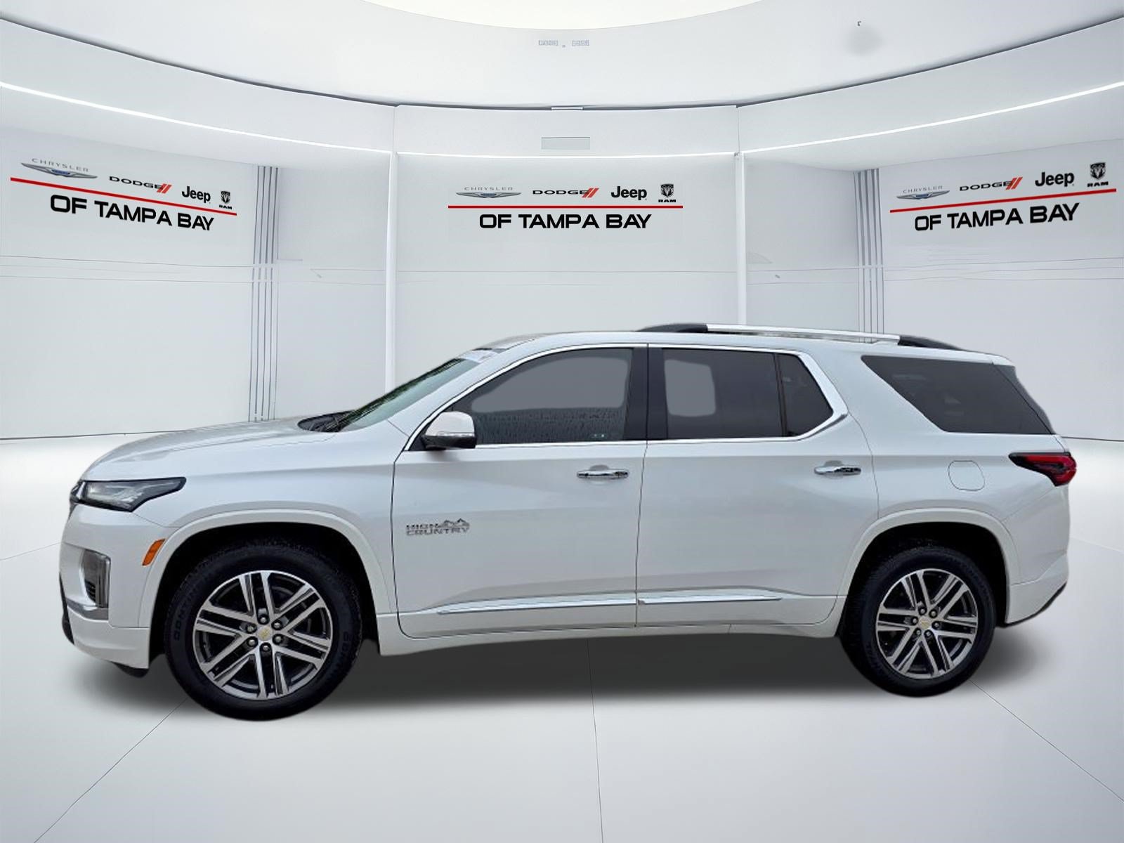 Used 2022 Chevrolet Traverse High Country FWD image 3