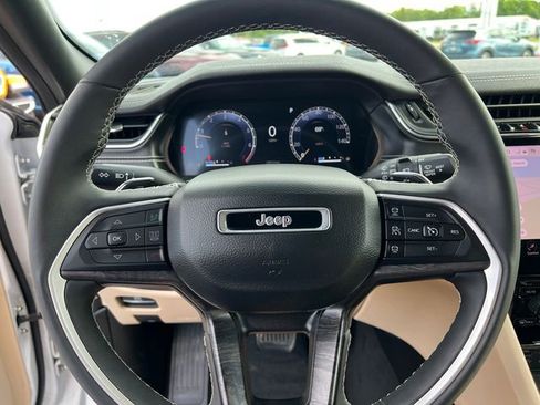 Certified 2023 Jeep Grand Cherokee Limited w/ Luxury Tech Group II AWD/4WD image 15