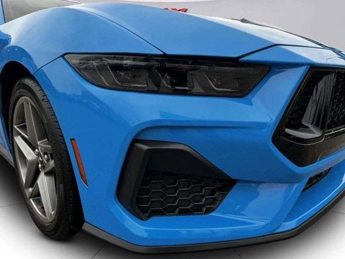 Used 2025 Ford Mustang GT RWD image 12