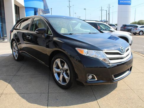 Used 2015 Toyota Venza XLE FWD image 1