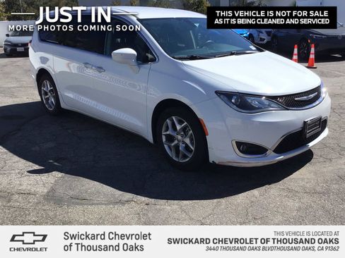 Used 2019 Chrysler Pacifica Touring Plus w/ Tire & Wheel Group image 1
