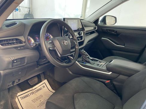Used 2020 Toyota Highlander L AWD/4WD image 15