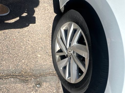 Used 2018 Volkswagen Passat 2.0T SE FWD image 4