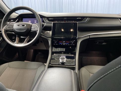 Certified 2024 Jeep Grand Cherokee Laredo X image 36