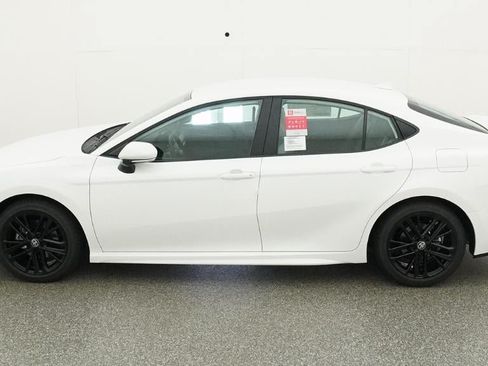 New 2026 Toyota Camry SE FWD image 3