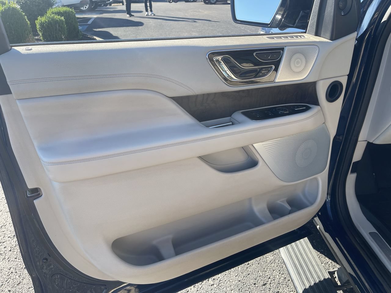Used 2018 Lincoln Navigator Reserve w/ Technology Package AWD/4WD image 23