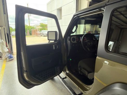 Used 2025 Jeep Wrangler Sport AWD/4WD image 5