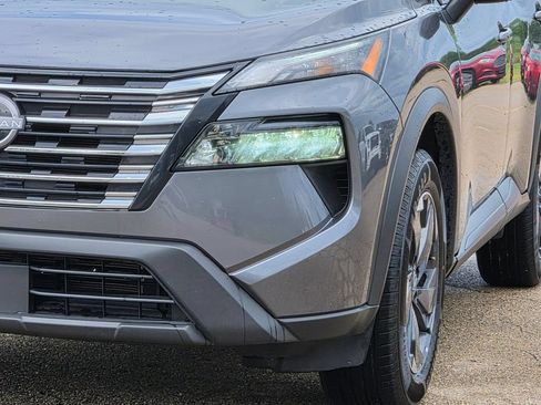 Used 2025 Nissan Rogue SV FWD image 9