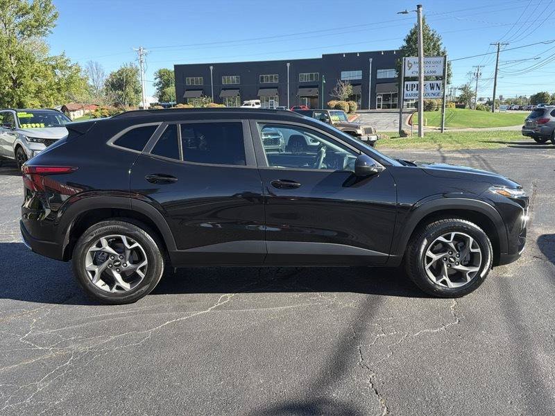 Used 2024 Chevrolet Trax LT FWD image 4
