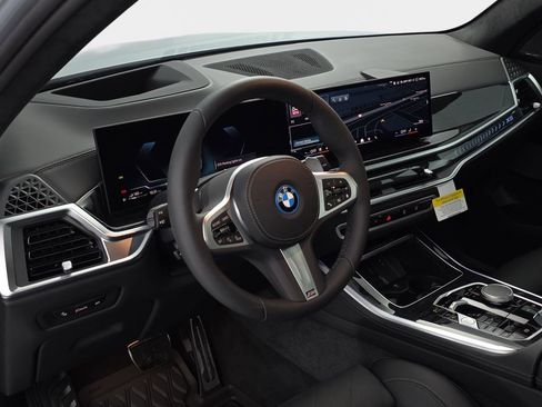 New 2026 BMW X5 xDrive50e image 16