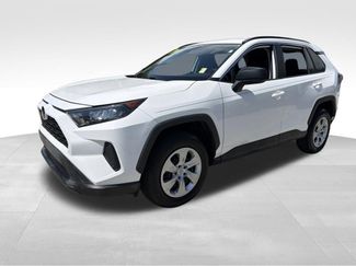 Used 2019 Toyota RAV4 LE video 3