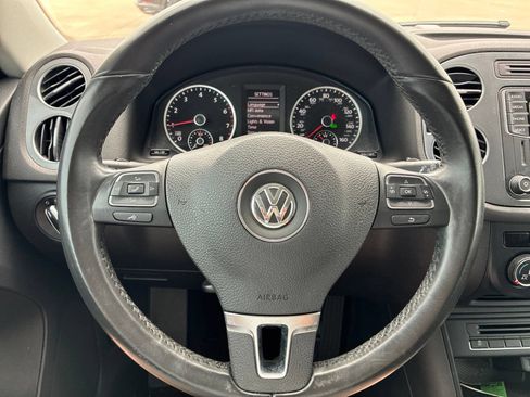 Used 2018 Volkswagen Tiguan Limited w/ Premium Package FWD image 12