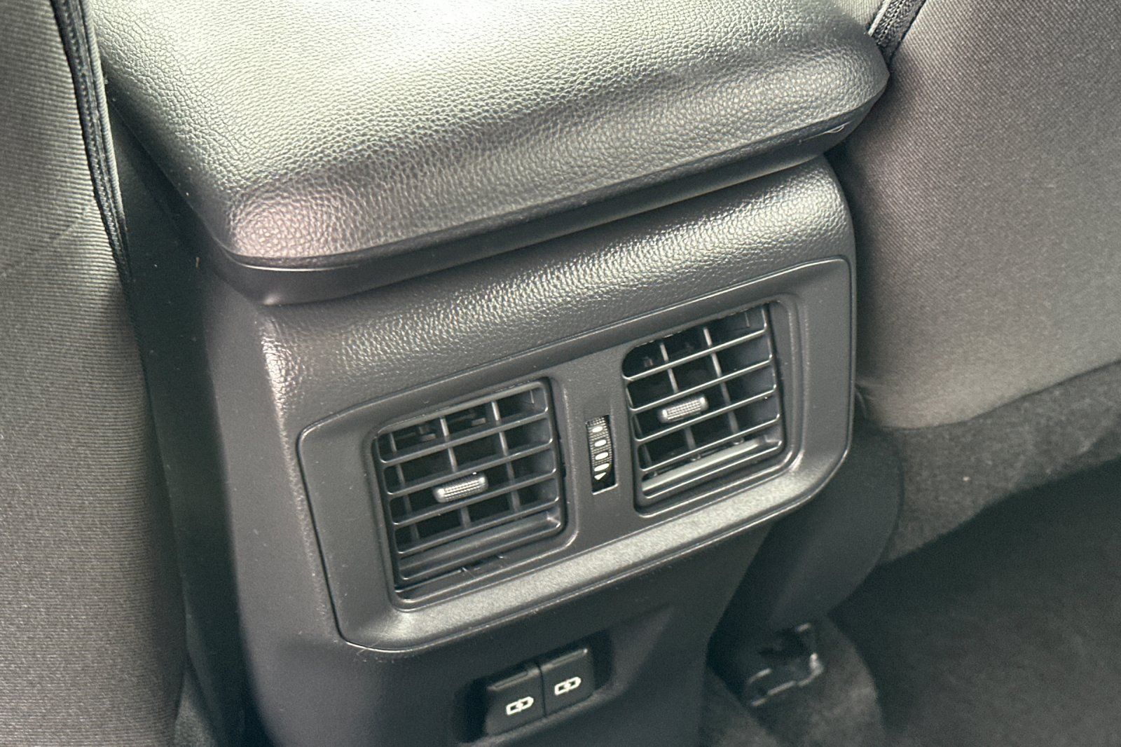 Used 2025 Toyota RAV4 XLE AWD/4WD image 14
