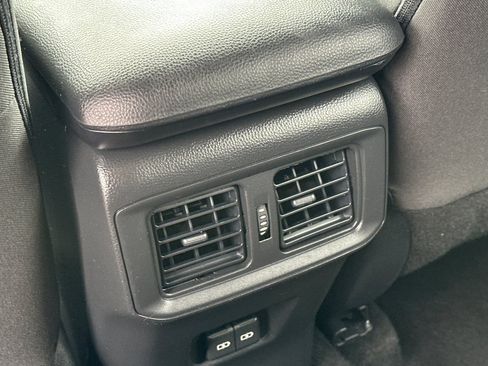 Used 2025 Toyota RAV4 XLE AWD/4WD image 14
