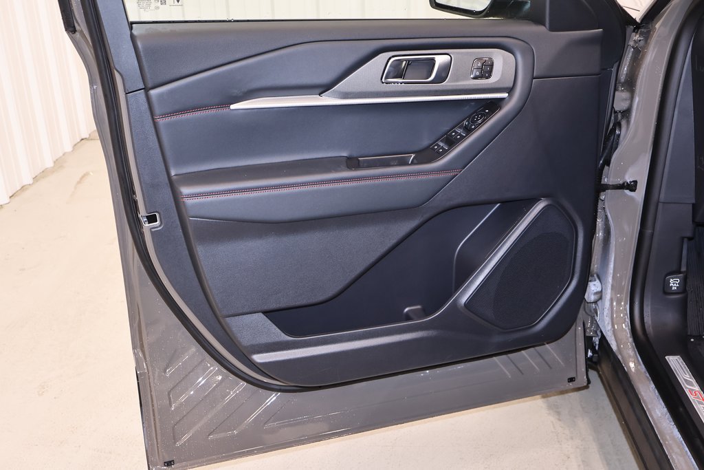 New 2026 Ford Explorer ST-Line w/ ST-Line Street Pack AWD/4WD image 10
